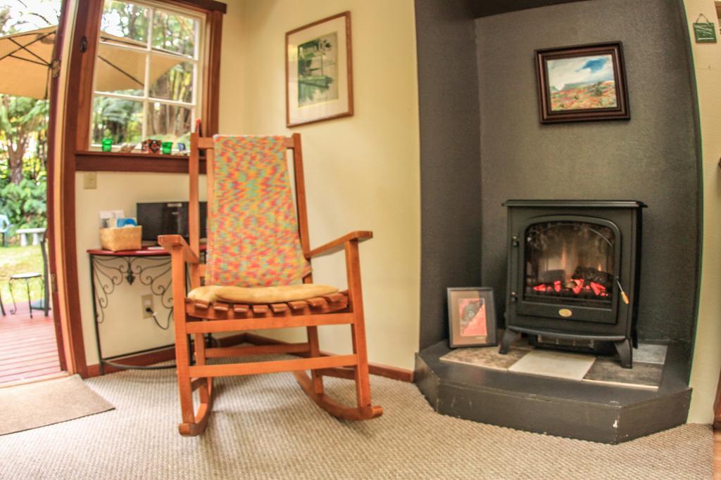Ferny Hollow: Romantic Rainforest Cottage Volcano Eksteriør bilde