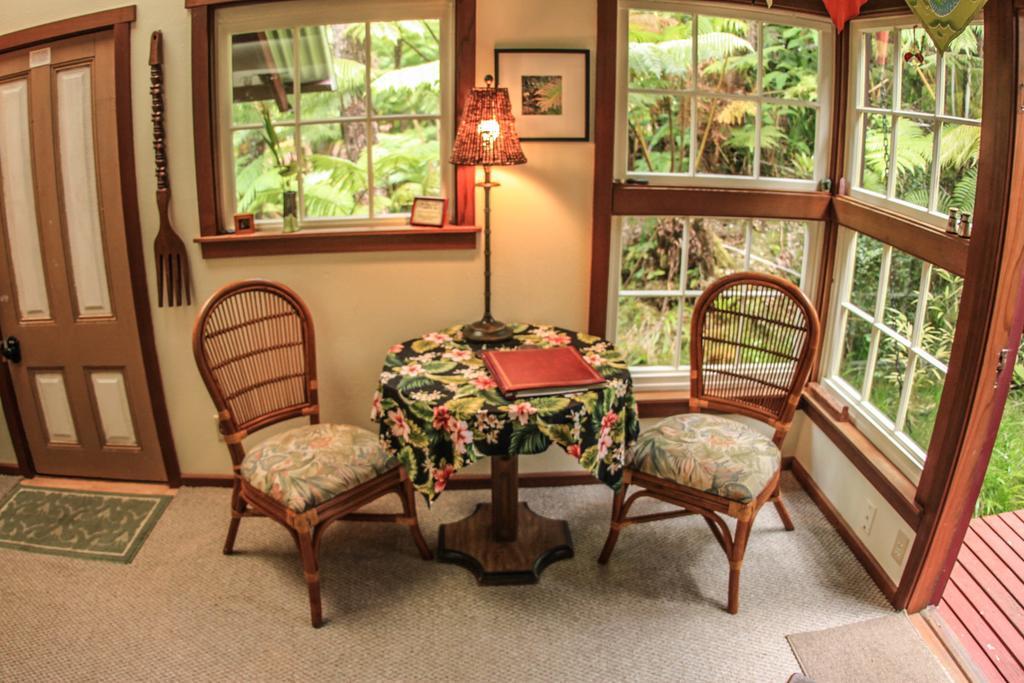 Ferny Hollow: Romantic Rainforest Cottage Volcano Eksteriør bilde